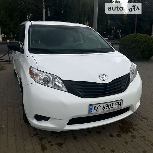 2010 toyota sienna