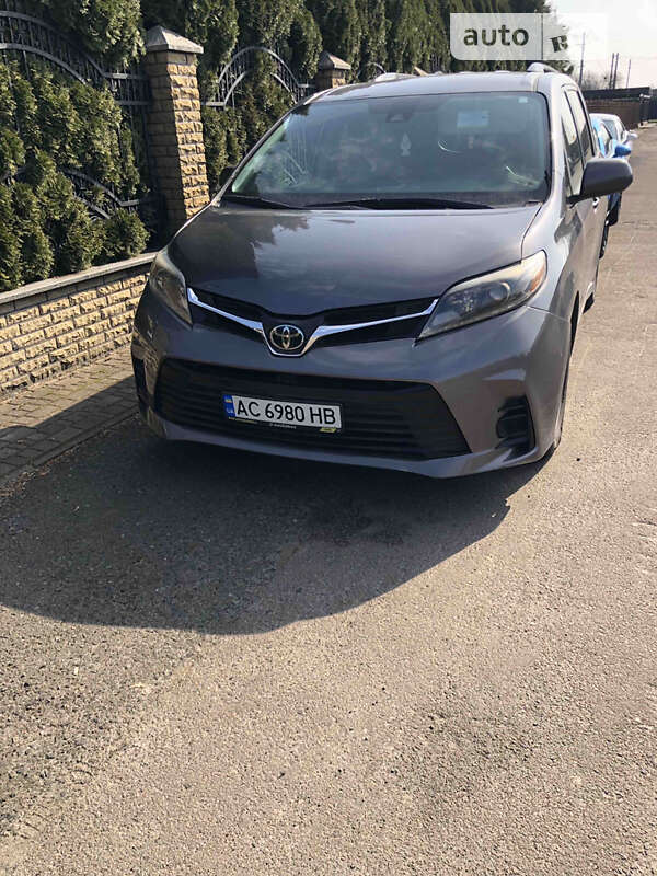 2018 toyota sienna