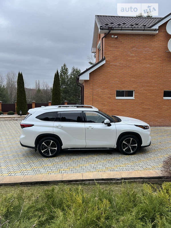 2021 toyota highlander hybrid