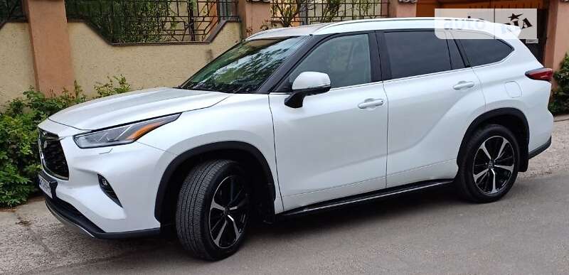 2021 toyota highlander hybrid