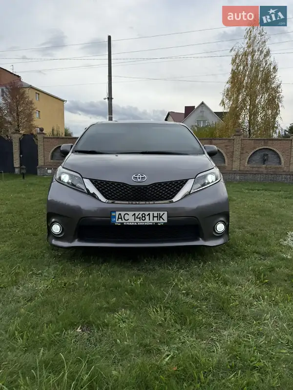 2017 toyota sienna