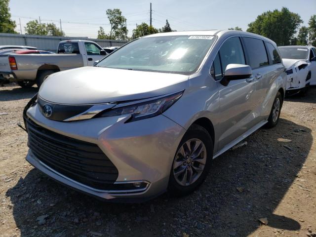 2022 toyota sienna xle