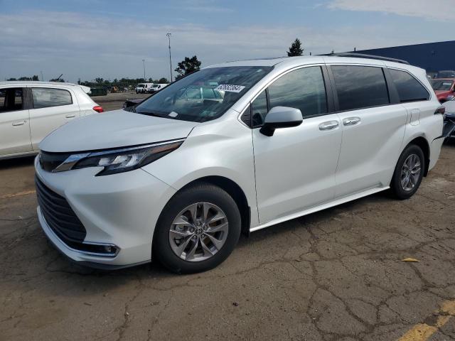 2022 toyota sienna xle