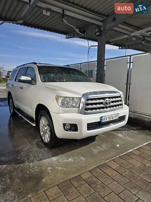 2012 toyota sequoia