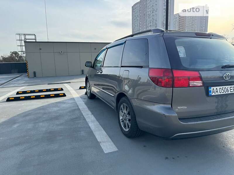 2004 toyota sienna