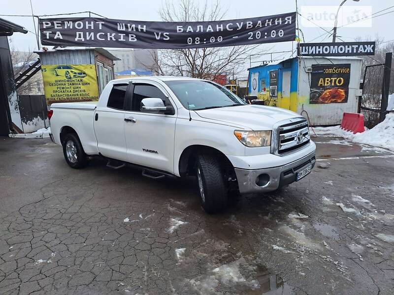 2010 toyota tundra
