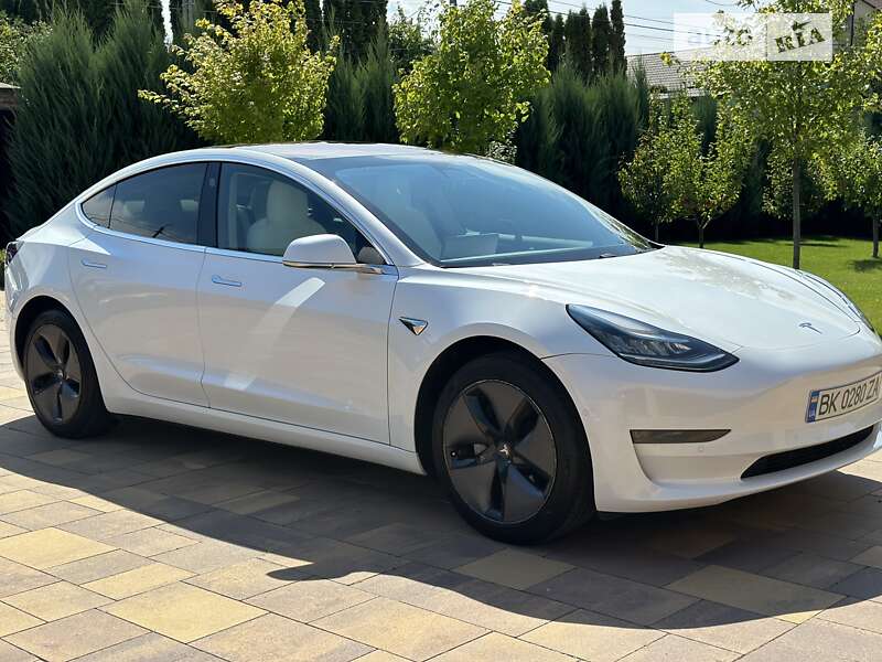 2019 TESLA Model 3