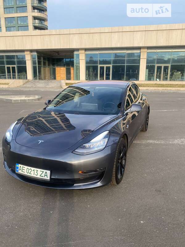 2018 TESLA Model 3