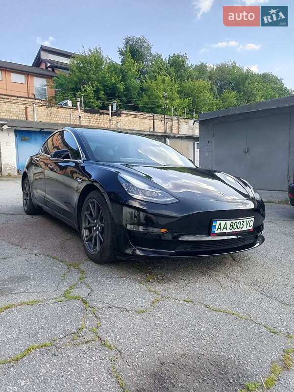 2018 TESLA Model 3