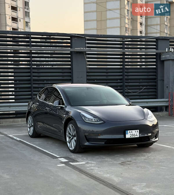 2018 TESLA Model 3