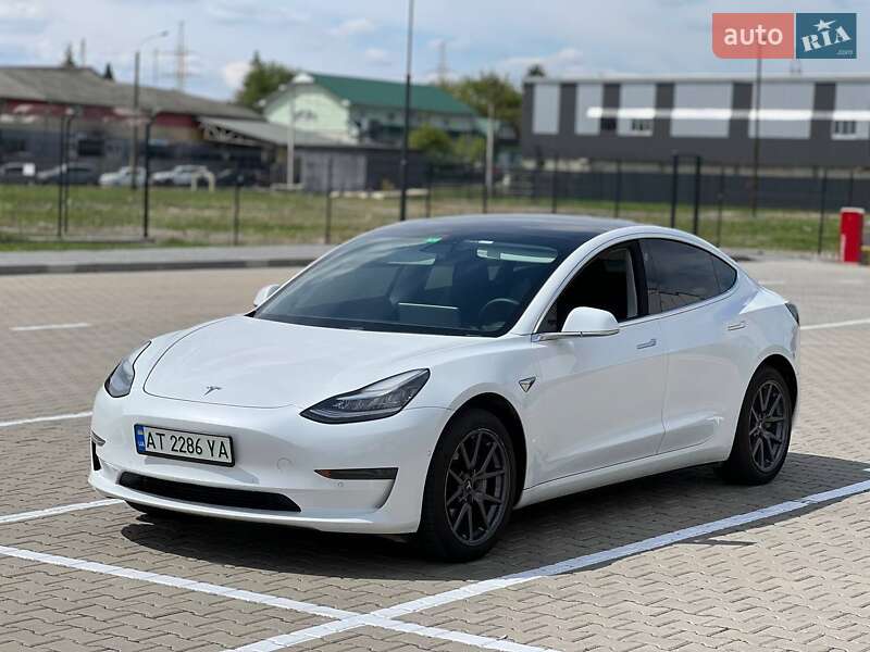 2020 TESLA Model 3