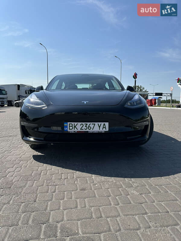 2022 tesla model 3
