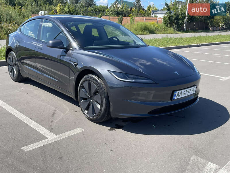 2025 TESLA Model 3
