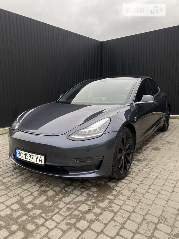 2018 TESLA Model 3
