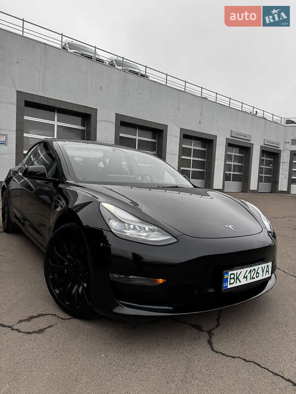 2022 TESLA Model 3