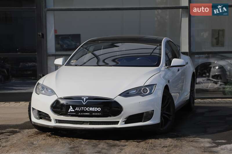 2015 TESLA Model S