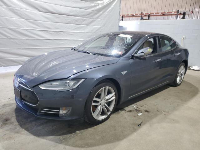 2015 TESLA Model S