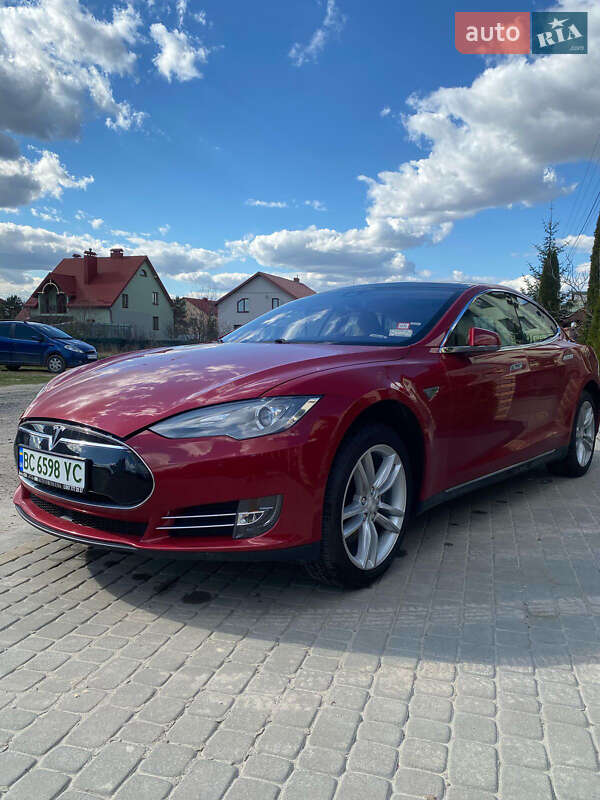 2014 TESLA Model S