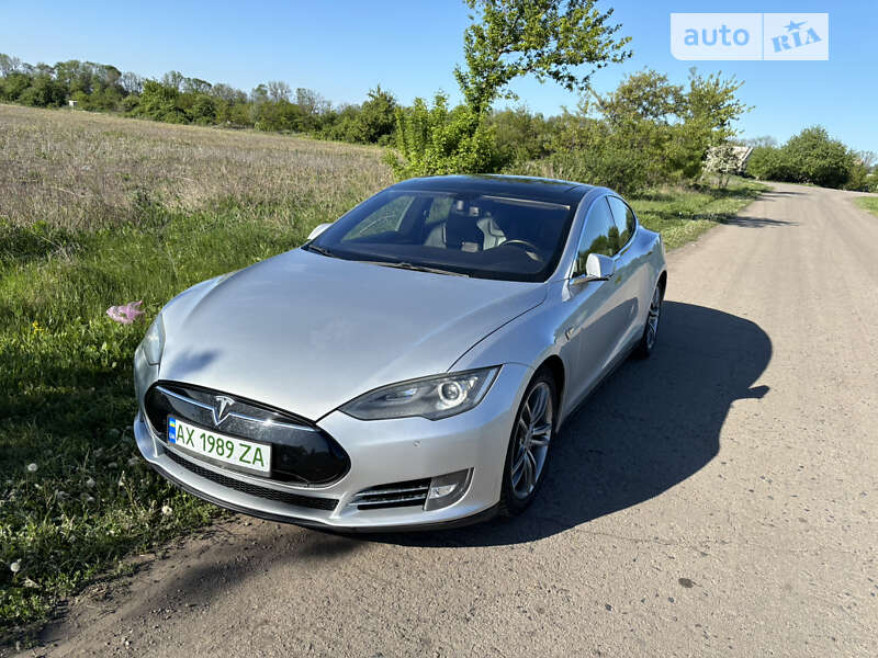 2014 TESLA Model S