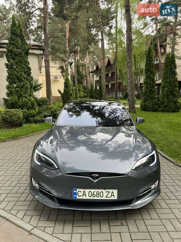 2014 TESLA Model S