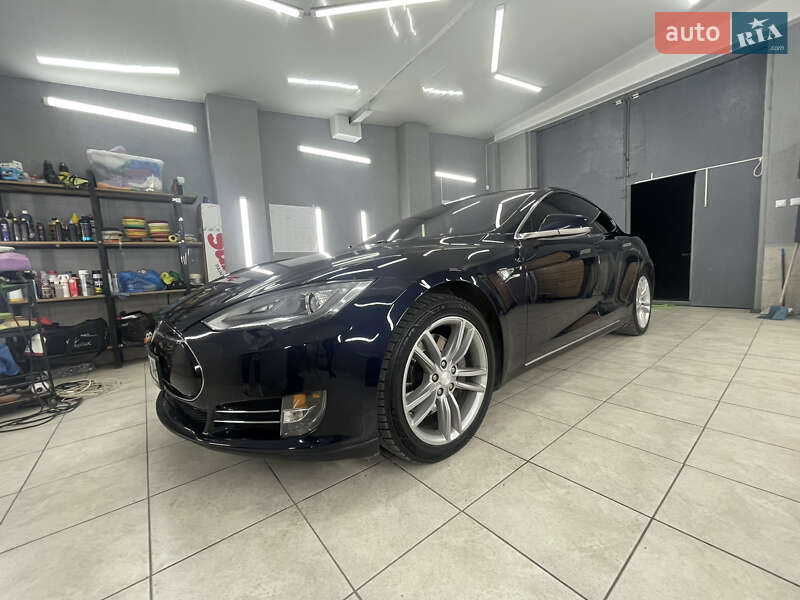 2014 TESLA Model S