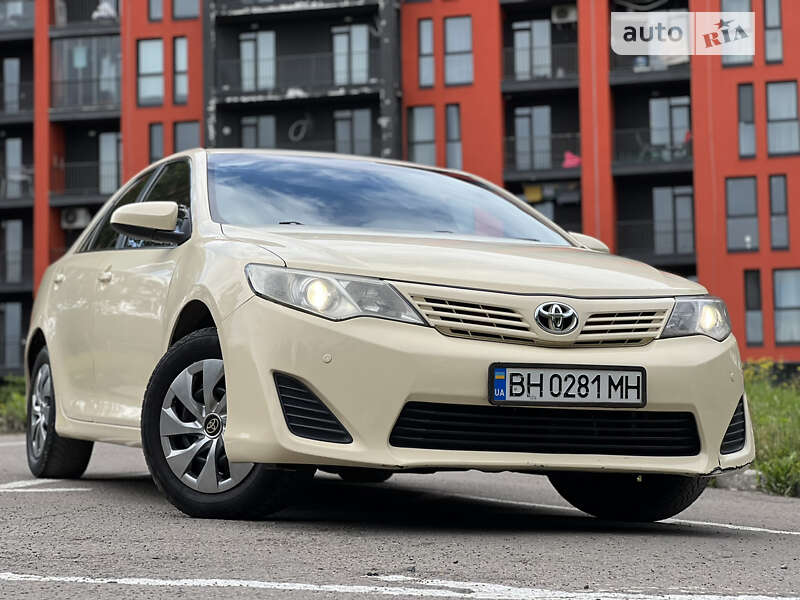 2013 toyota camry