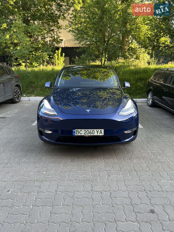 2022 tesla model y