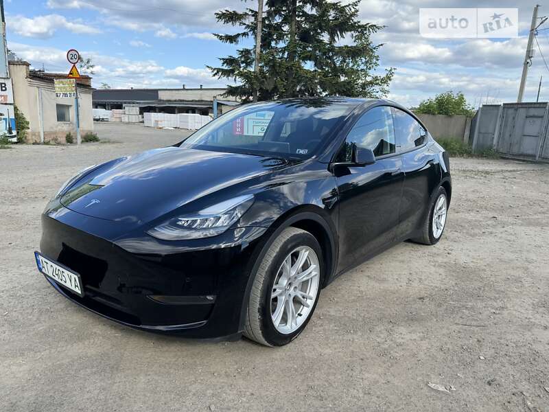 2022 tesla model y