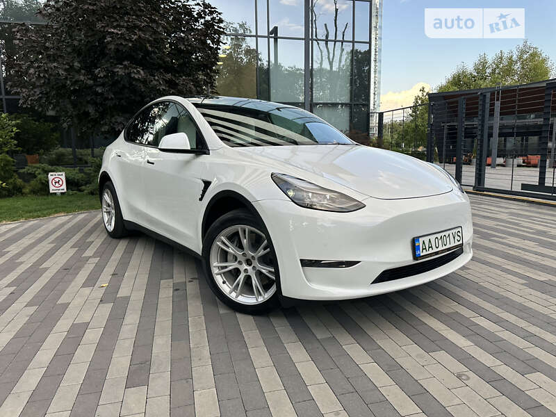 2022 tesla model y