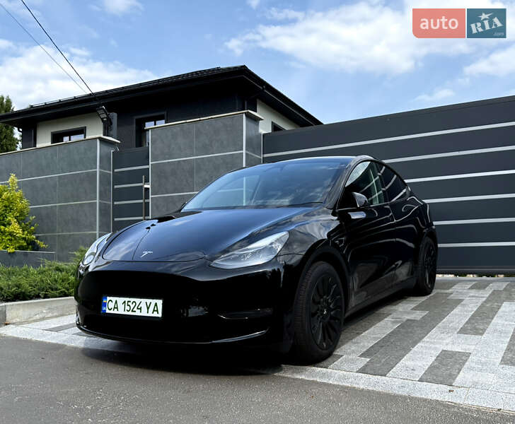 2024 TESLA Model Y
