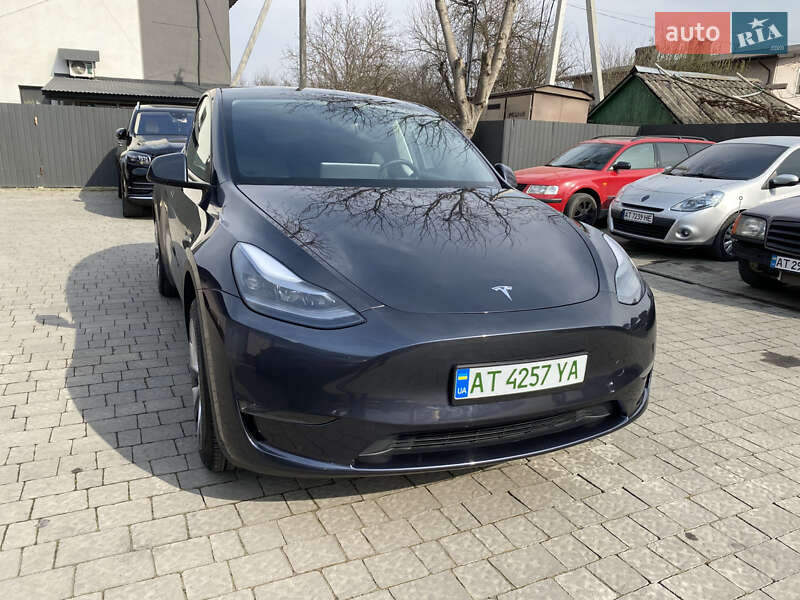 2024 TESLA Model Y