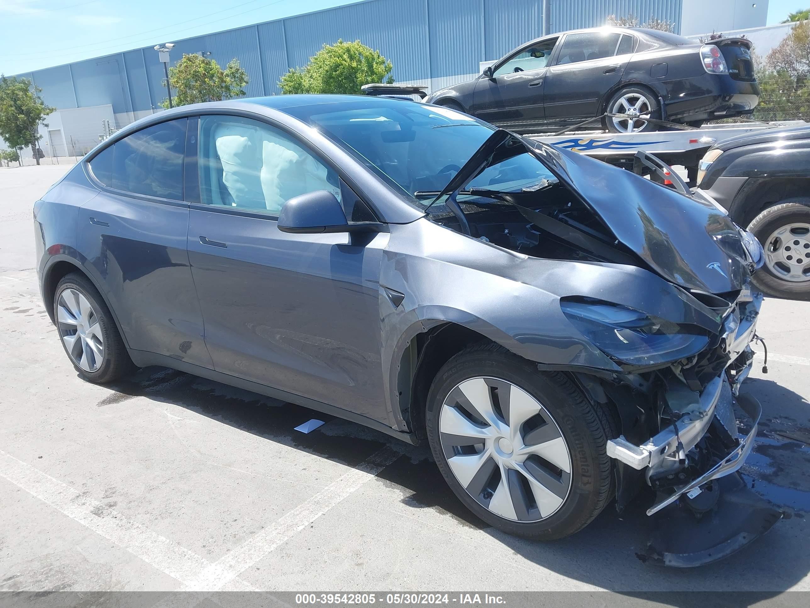 2023 TESLA Model Y