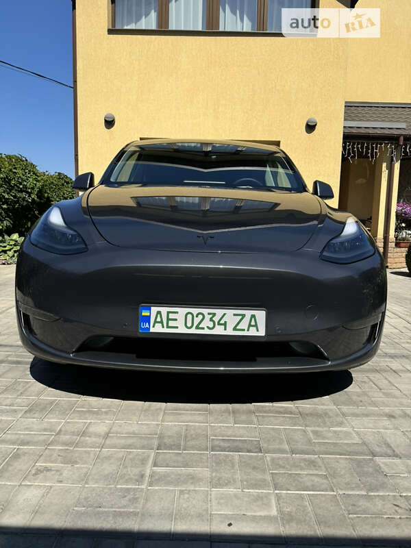 2022 tesla model y