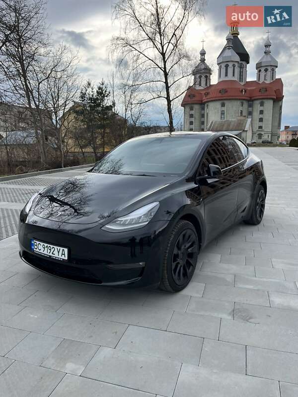 2022 tesla model y