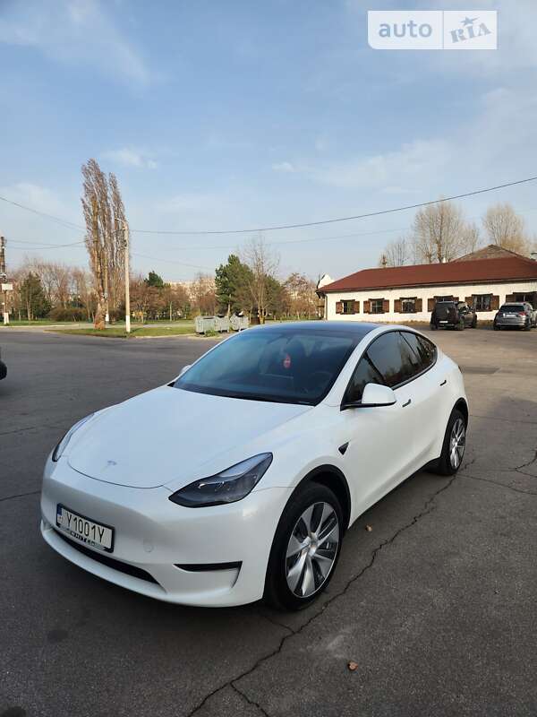 2022 tesla model y