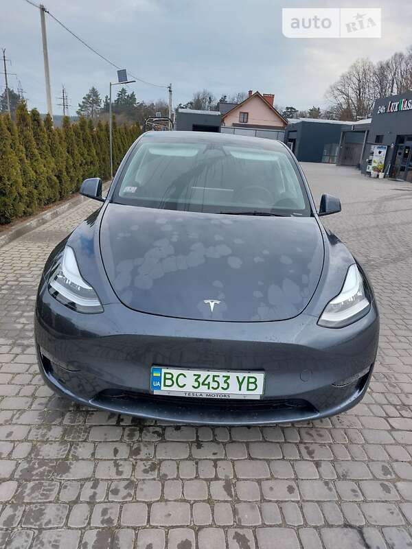 2023 TESLA Model Y