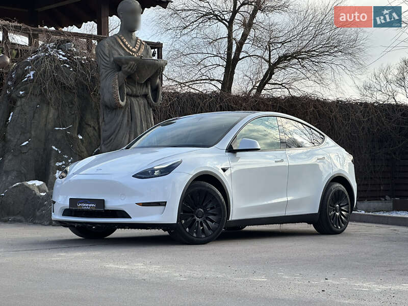 2023 tesla model y