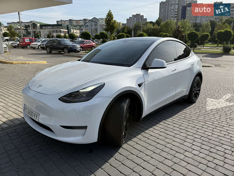 2023 TESLA Model Y