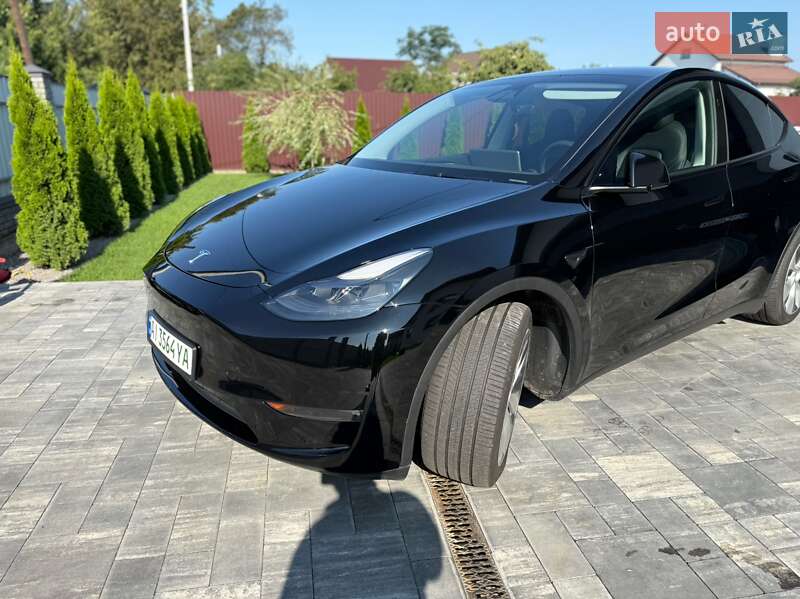 2023 tesla model y