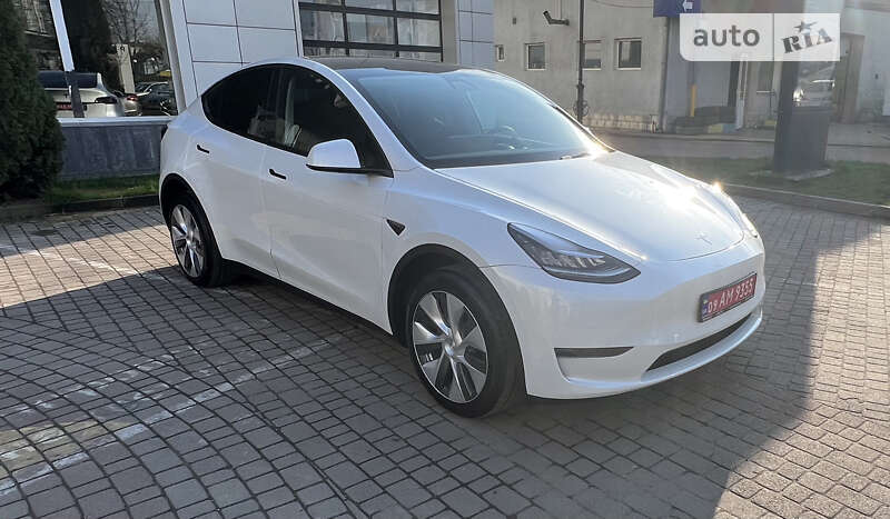 2022 tesla model y