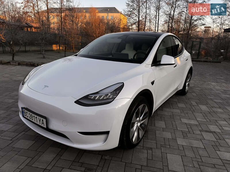 2022 tesla model y