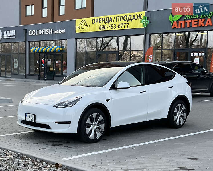 2023 tesla model y