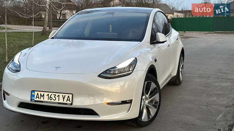 2022 tesla model y