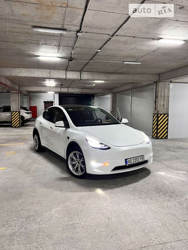 2022 tesla model y