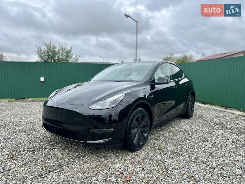 2023 tesla model y
