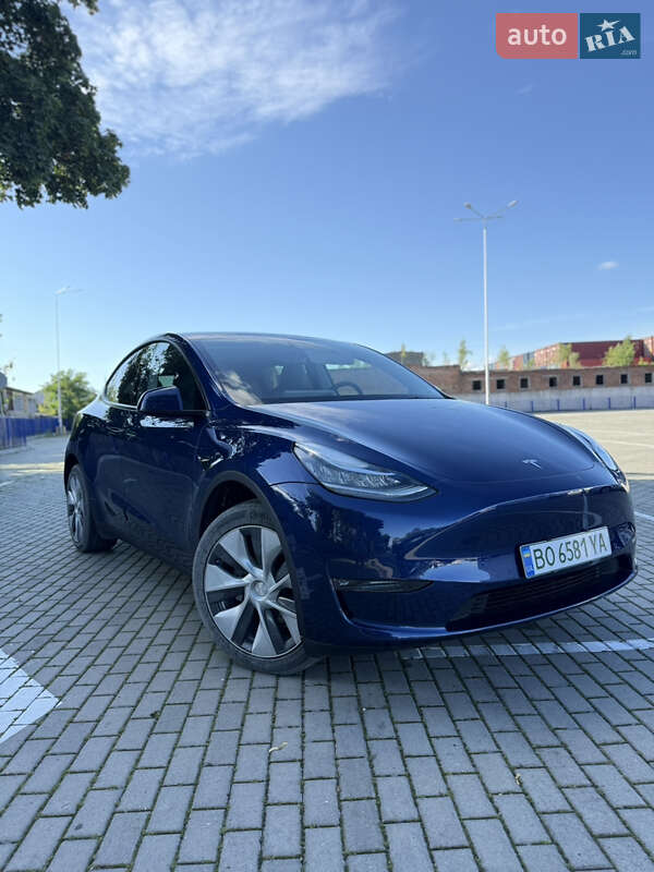 2022 tesla model y