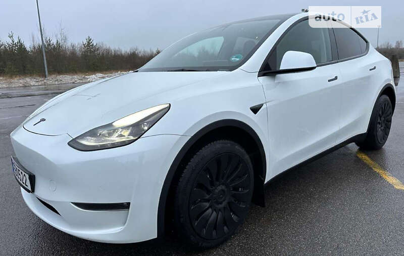 2022 tesla model y