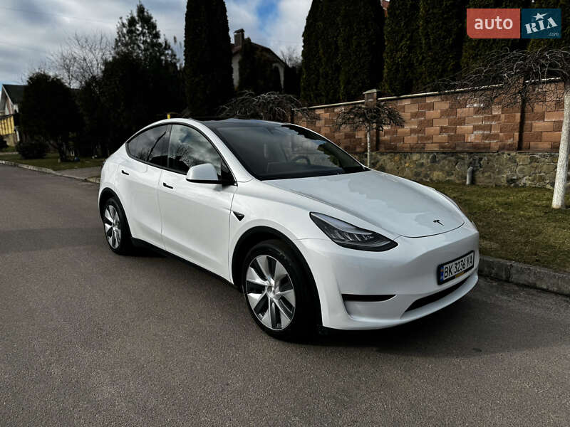 2023 tesla model y