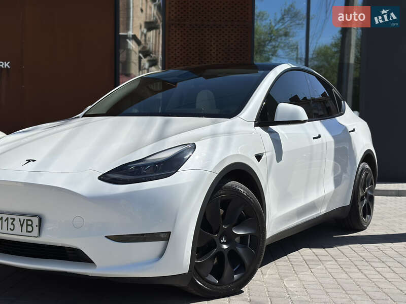 2023 tesla model y