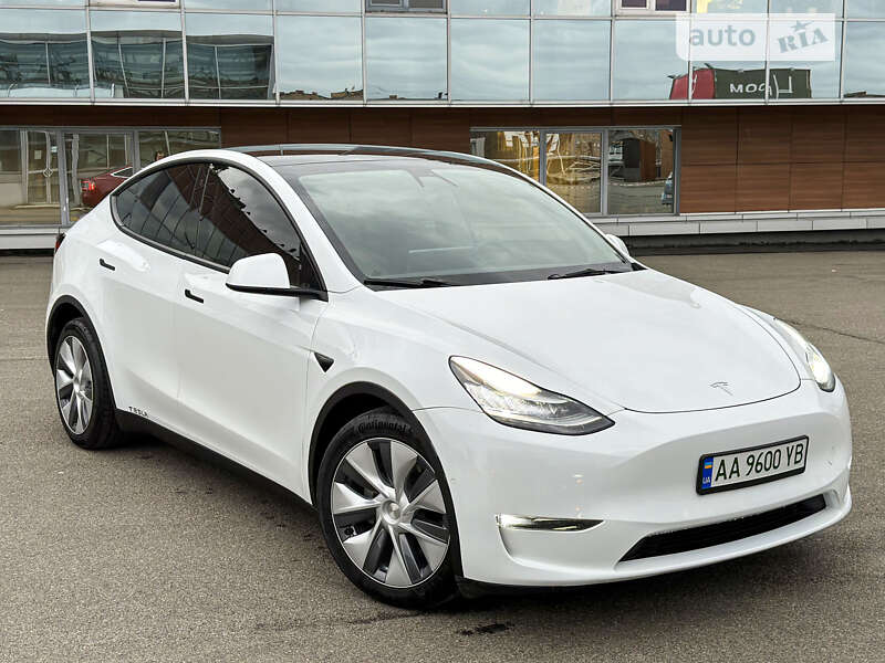 2022 tesla model y
